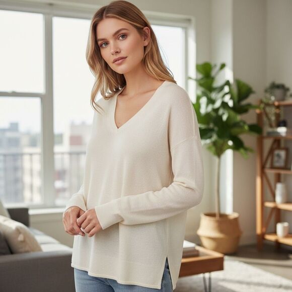 LOFT Cream V-neck Sweater Size Medium - Picture 1 of 5